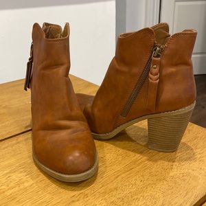 American Rag brown boots